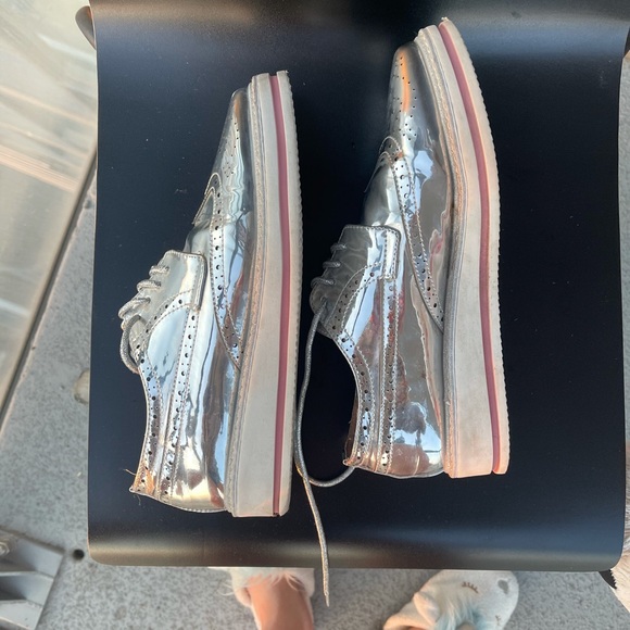 Silver Boots in Mint condition! - Picture 2 of 8